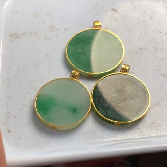 翡翠18K金镶嵌颈饰燕***宝翡翠