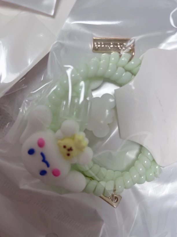 发饰耳饰包包配件，以直播间展示为准