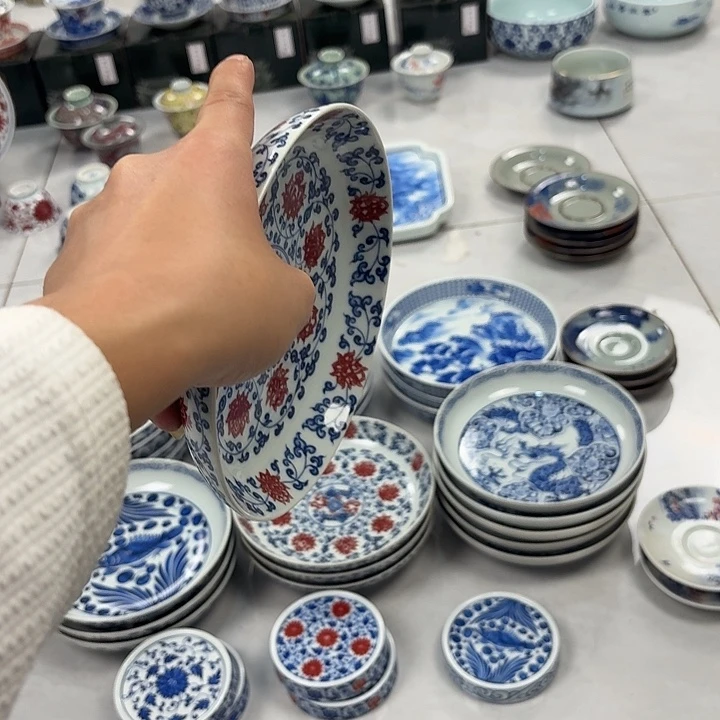 瓷片釉里红缠枝莲大胡乘景德镇