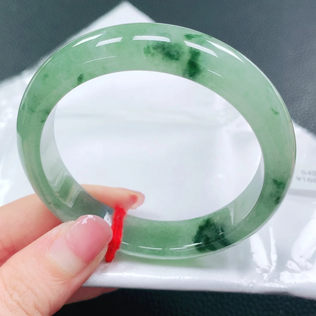 翡翠手镯未镶嵌54圈