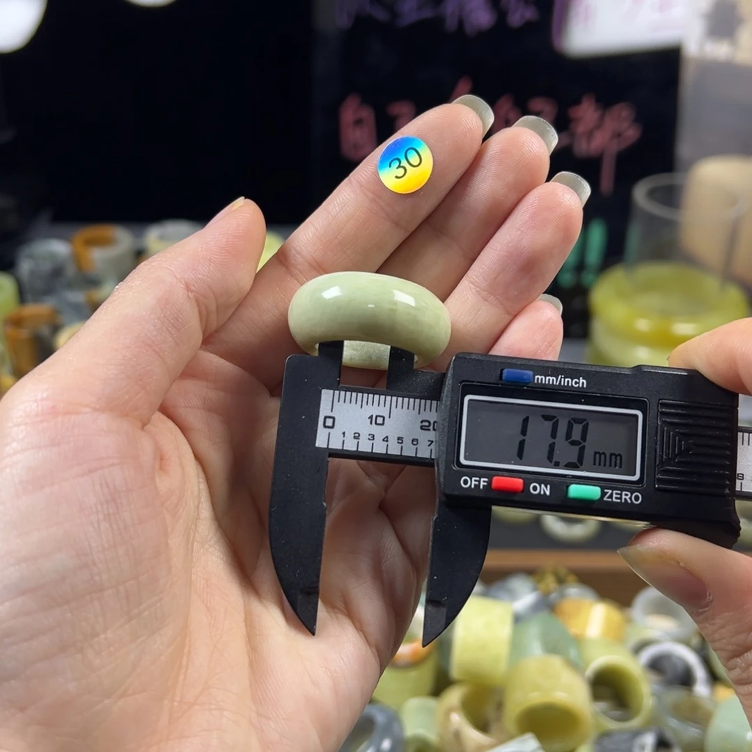 蛇纹石玉未镶嵌戒指