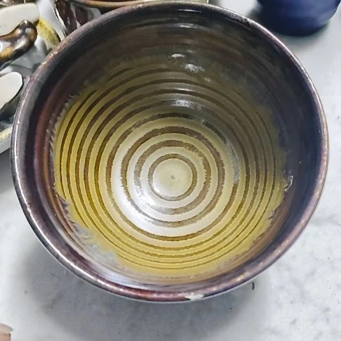 瓷片瓷片，各种摆件，均有瑕疵。沙锅！