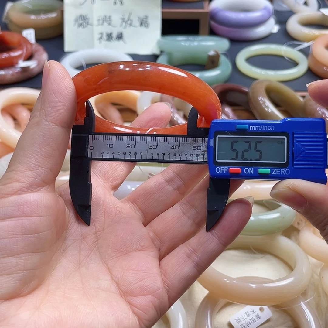 未镶嵌手镯石英岩玉