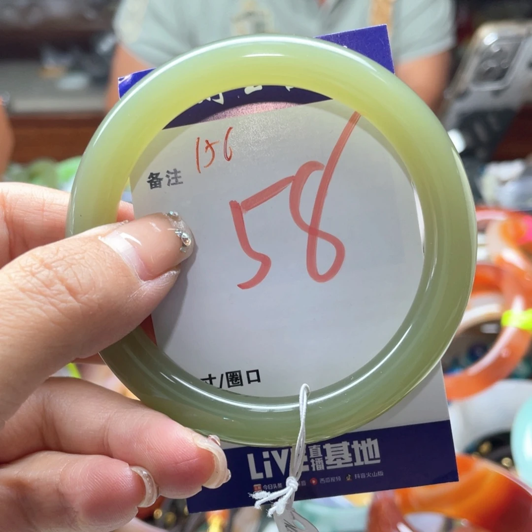 未镶嵌手镯石英岩玉