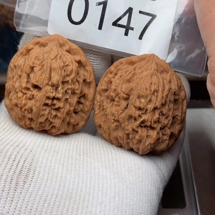 文玩核桃把件南疆石全品41