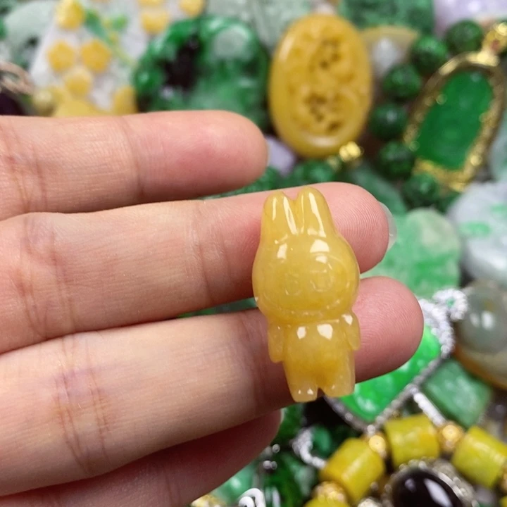 翡翠未镶嵌吊坠(赠链)