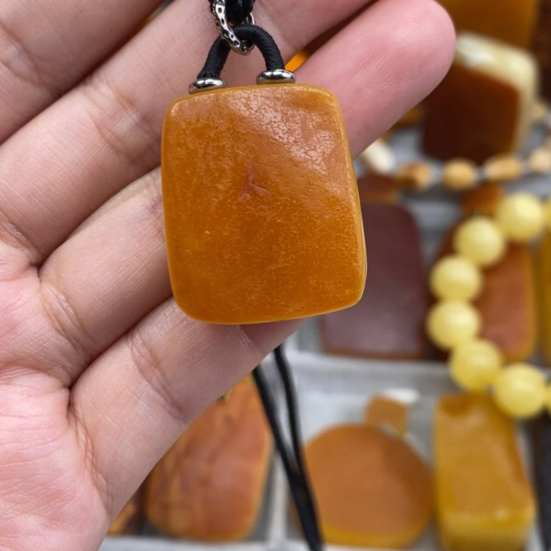 琥珀吊坠(赠链)未镶嵌