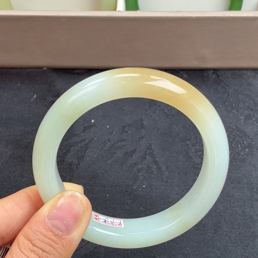 和田玉未镶嵌手镯糖白带微翠11号