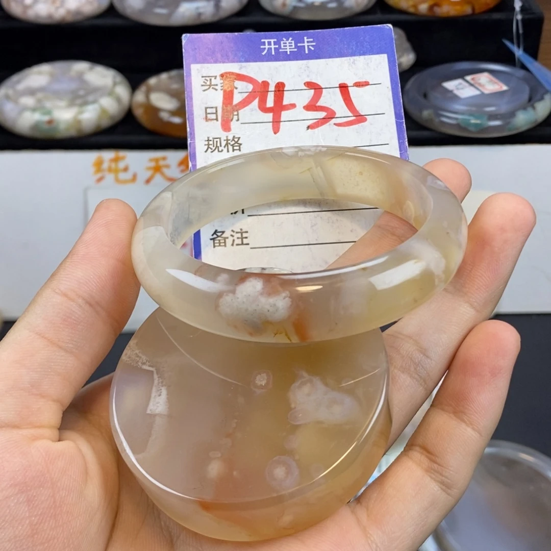 大***美石英质玉手镯未镶嵌