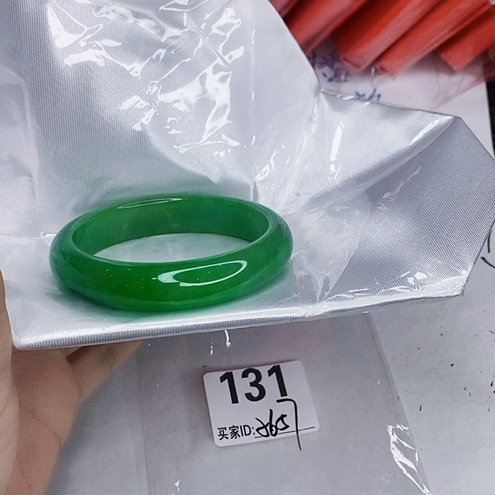 翡翠未镶嵌手镯一图一物实物为准（微瑕处理）