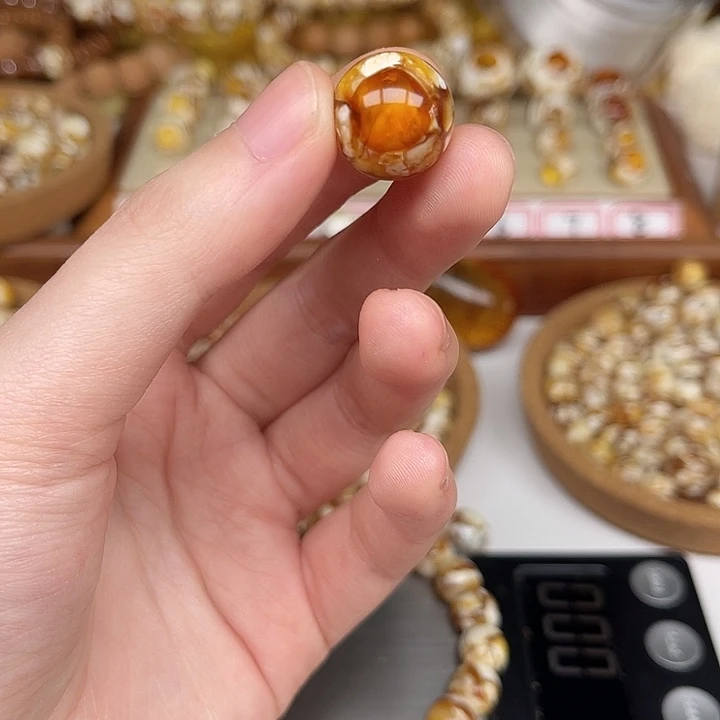 蜜蜡裸石未镶嵌牛*90号