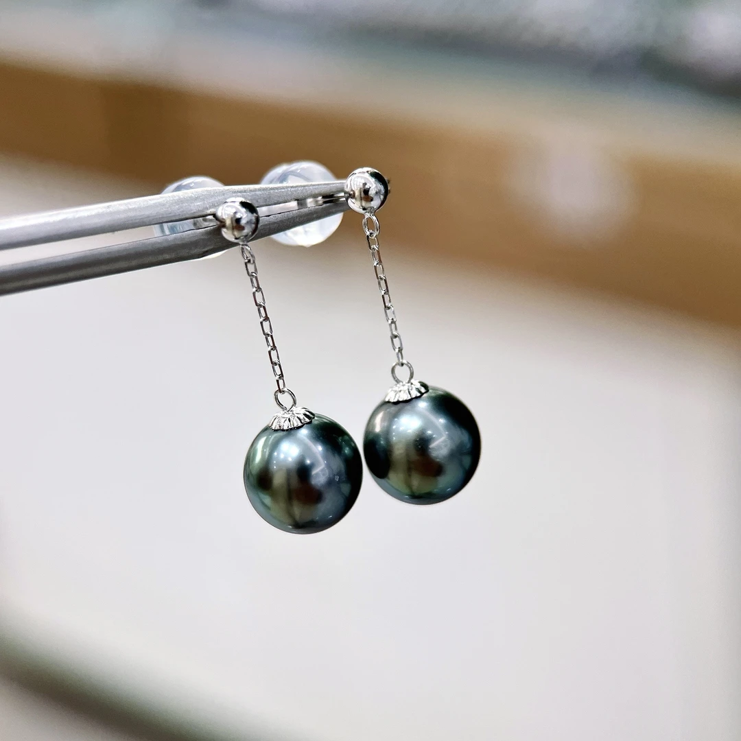 【源头厂家直发】海水大溪地8-9MM时尚风在吹耳线/18K白耳线