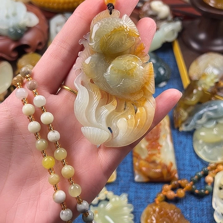 涅***生合金蛇纹石玉颈饰