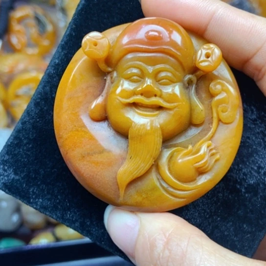 石英质玉（黄龙玉）未镶嵌颈饰