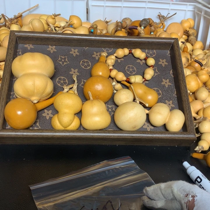 八宝豆和虾等食材混合搅拌即化而