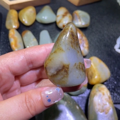 玉***音和田玉未镶嵌颈饰