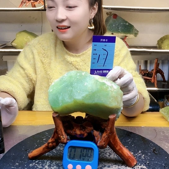 【闪购商品】未镶嵌蛇纹石玉原石暗**星