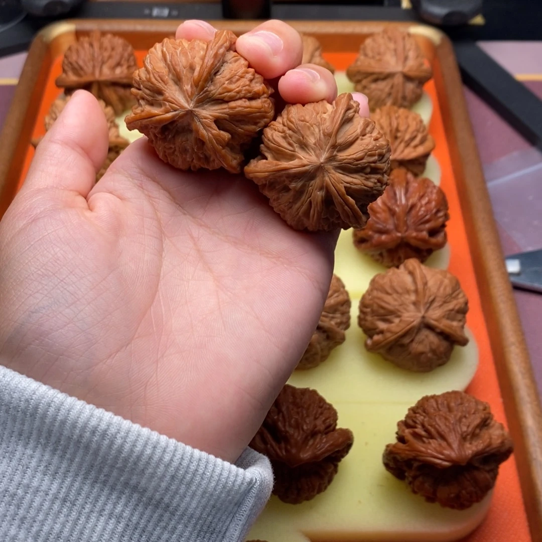 吊坠桃核磨盘正奔