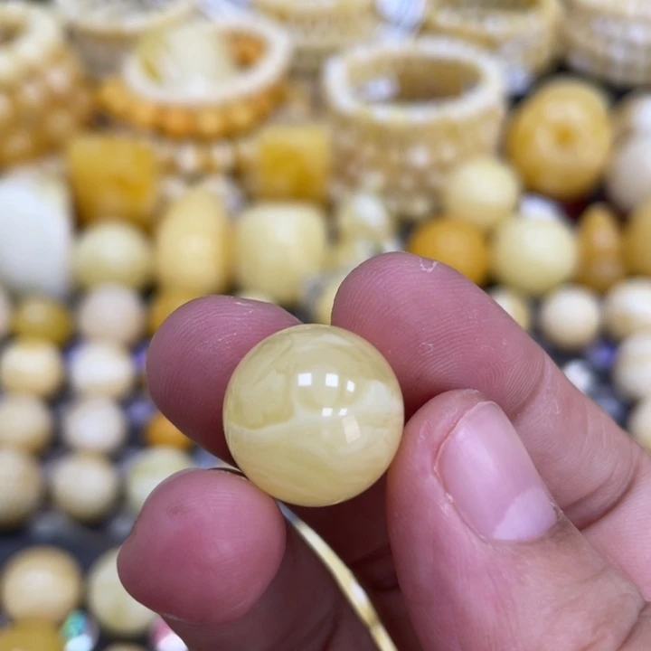 蜜蜡未镶嵌裸石15.7mm