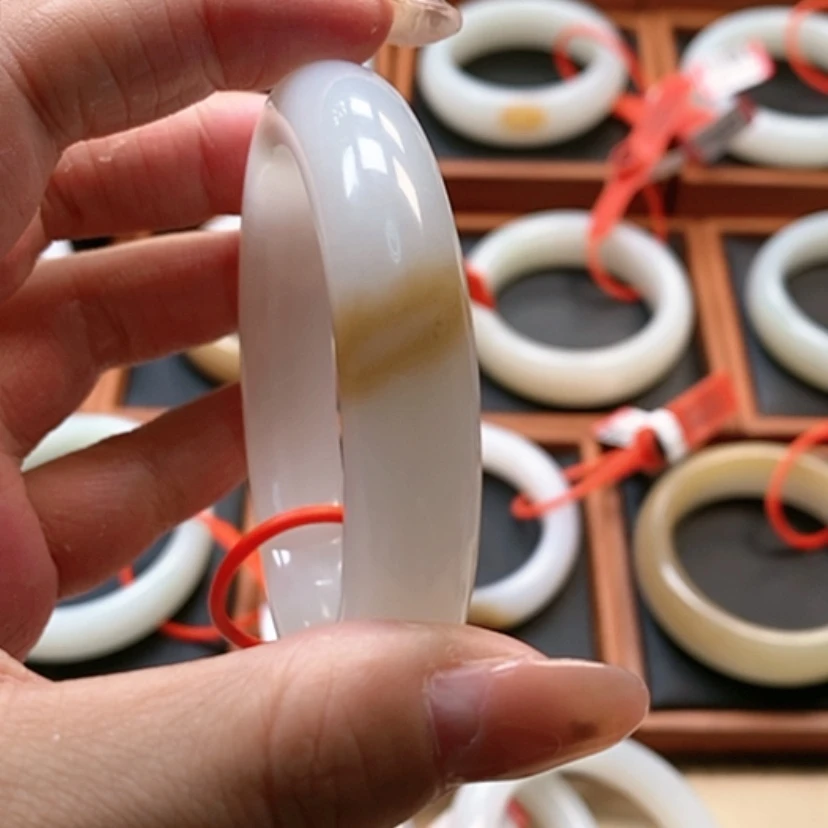 【闪购商品】未镶嵌手镯和田玉