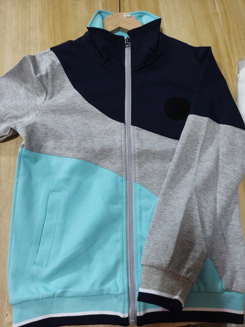 c2中下灰蓝藏青色外套（致贤教育）