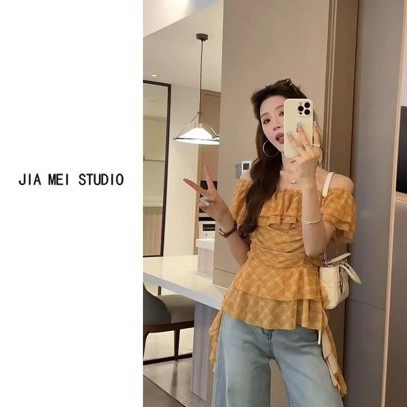 C142甜美荷叶边一字领修身显瘦不规则上衣夏季气质减龄格子小衫女