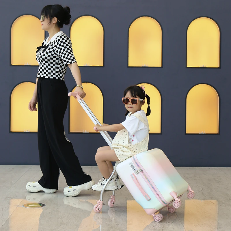 卡路宝遛娃旅行箱宝宝可坐可骑儿童拉杆箱遛娃神器二合一行李箱