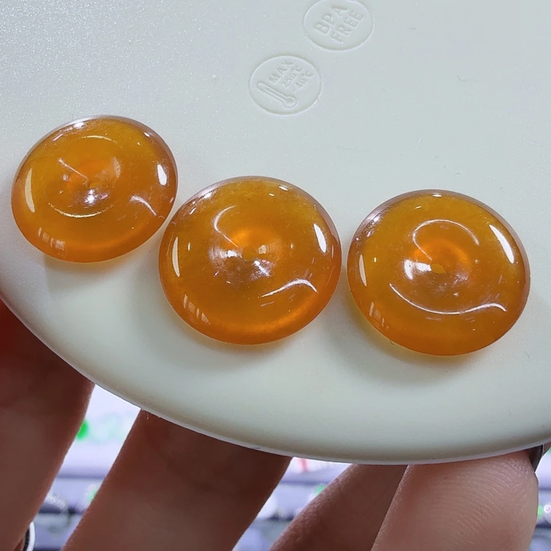 翡翠未镶嵌颈饰焦糖