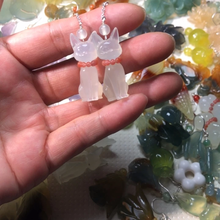 白***宝蛇纹石玉未镶嵌耳坠