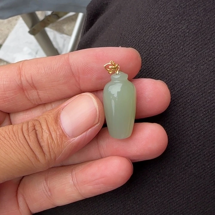 和田玉18K金镶嵌颈饰