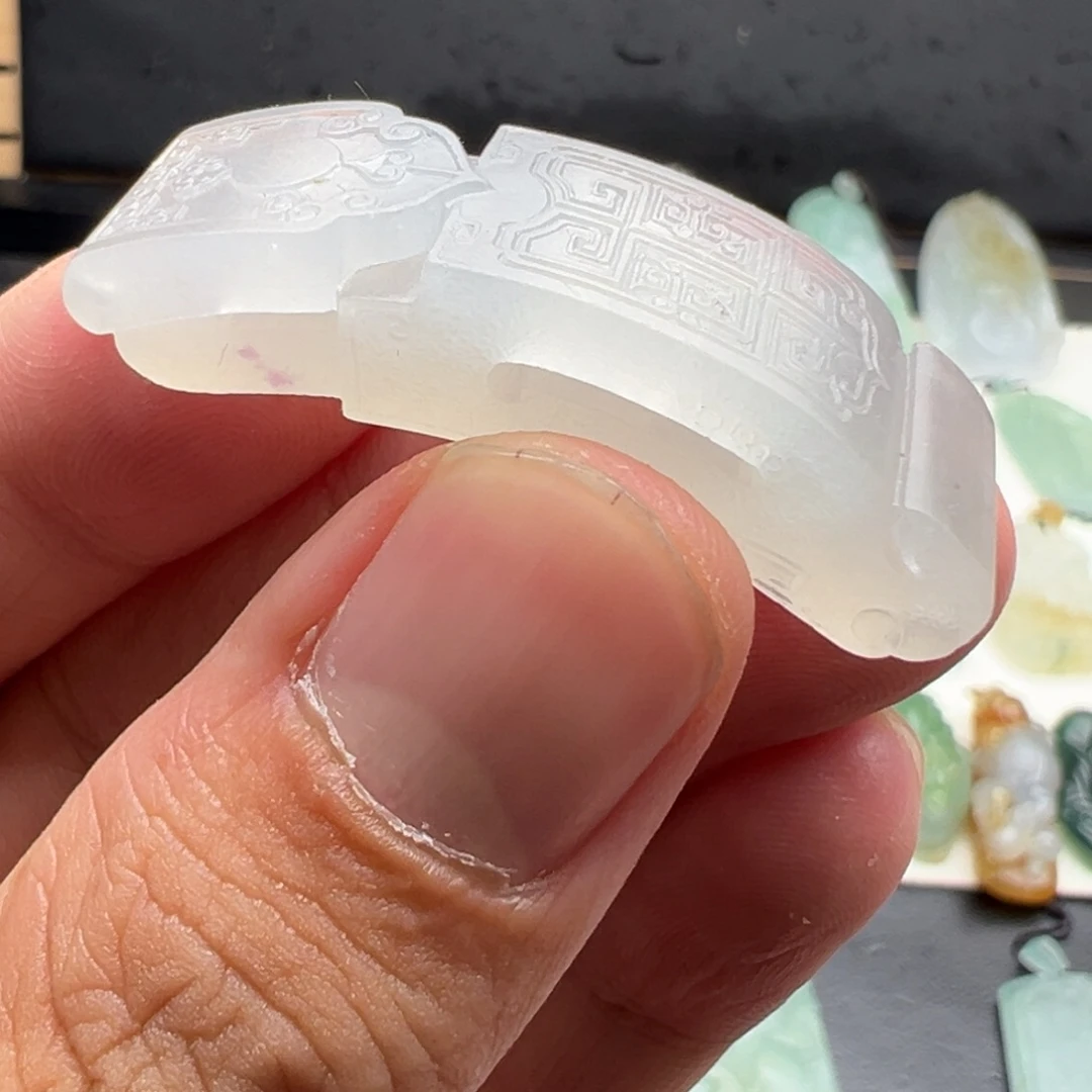 定制翡翠未镶嵌手牌