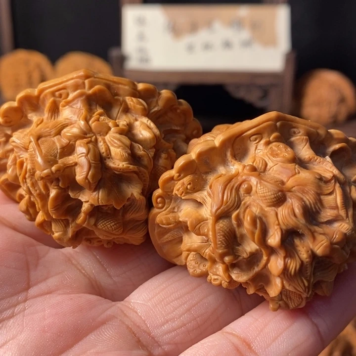 文玩核桃把件金鱼