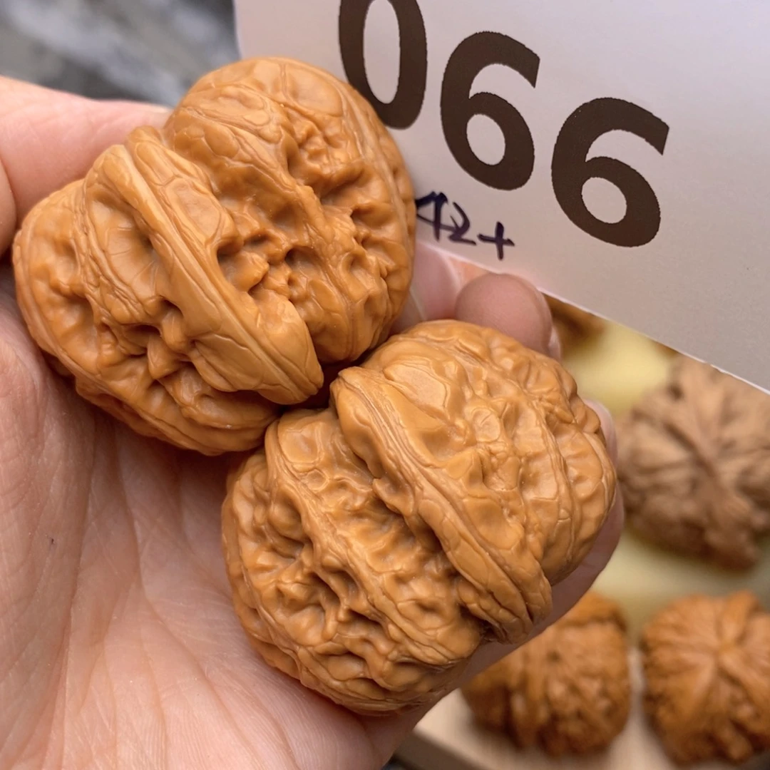 文玩核桃把件066号线42家元宝