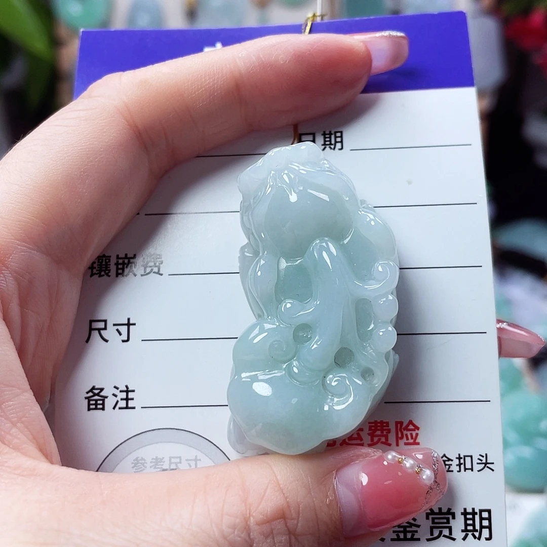 翡翠未镶嵌颈饰如意71