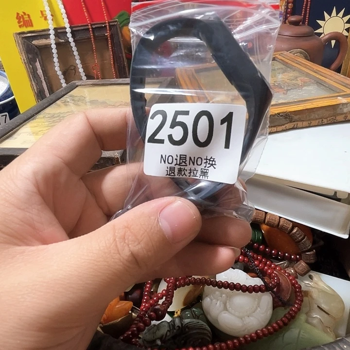 摩***士2501。
