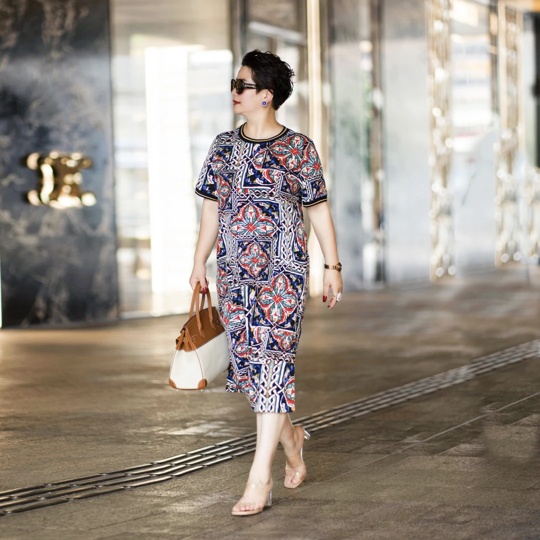 向红同学2025夏季缤纷几何图形微胖大码好打理显瘦时髦连衣裙0136