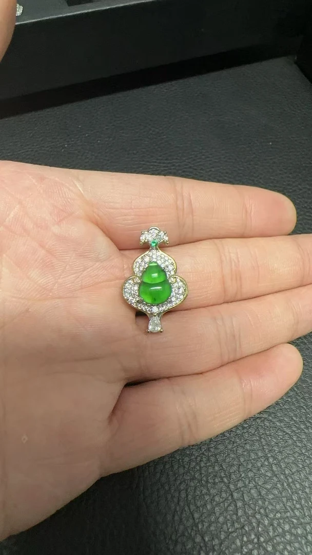 天然翡翠满色葫芦吊坠