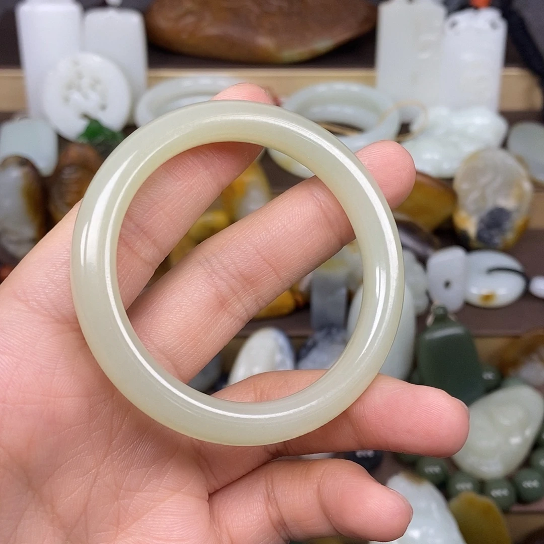 和田玉未镶嵌手镯