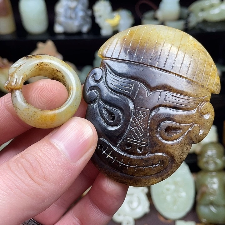 北***熊和田玉（糖玉）未镶嵌挂件