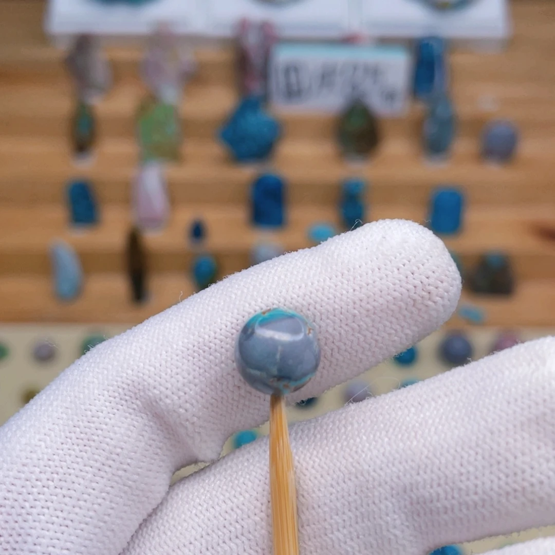 绿松石未镶嵌颈饰