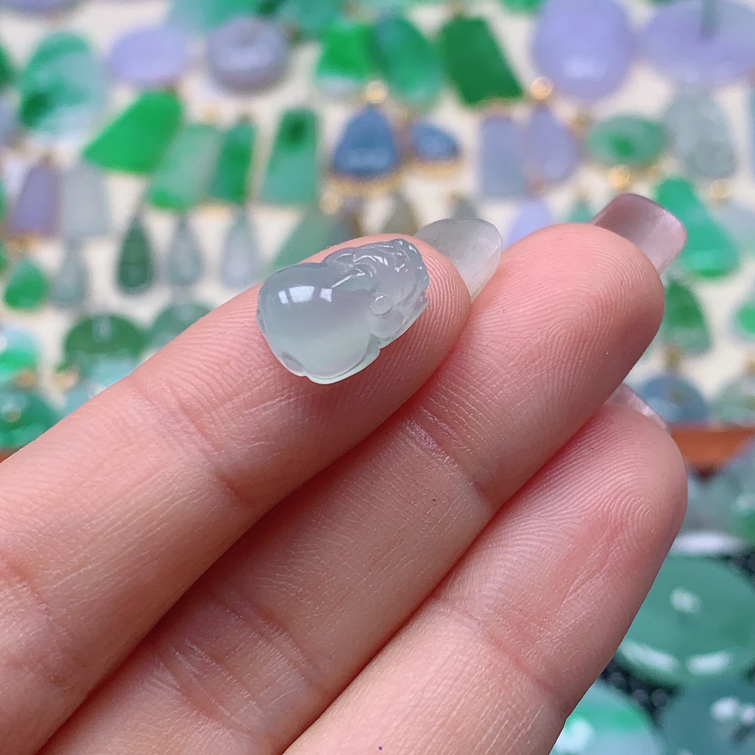 缅甸天然A货翡翠 ,q冰晴貔貅，尺寸13-9.4-5.5