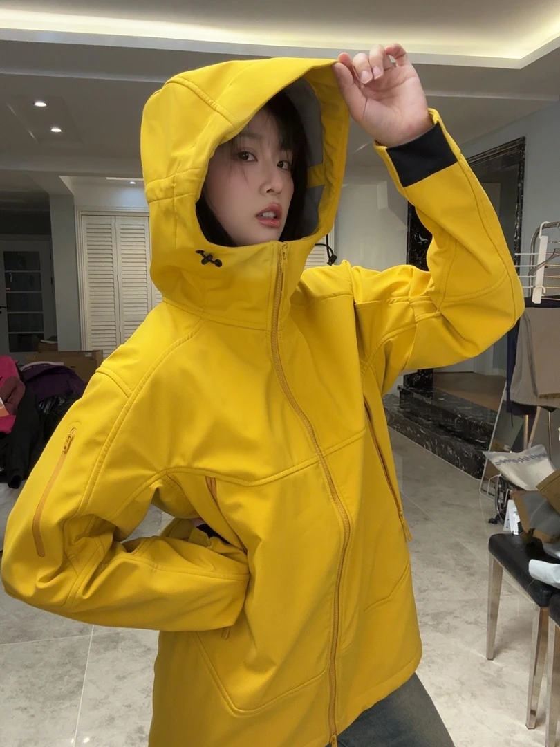 【蓄热保温】男女户外运动防风防水情侣保暖加绒软壳冲锋衣C1095