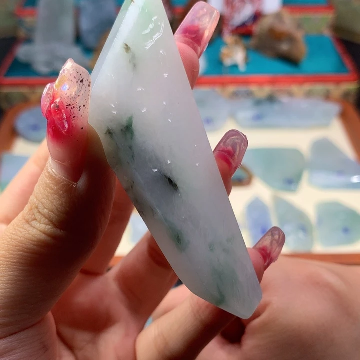 颈饰未镶嵌翡翠好