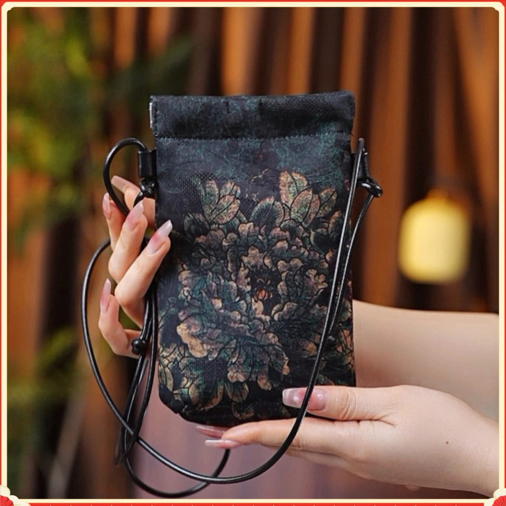 新中式国风香云纱小包斜挎包手机包百搭女士简约手机包