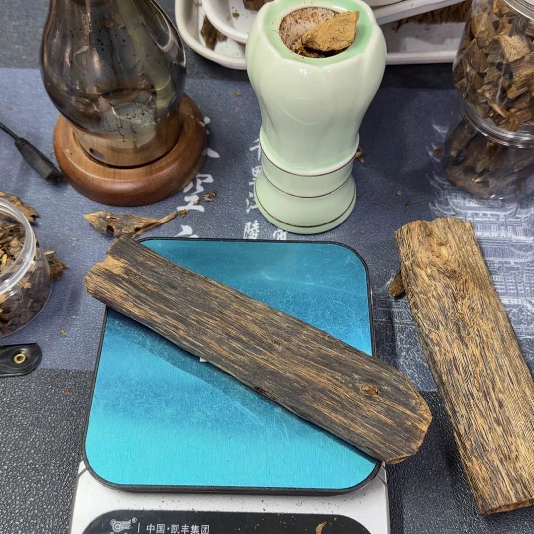 香榧木广****胖奇楠手把件53克
