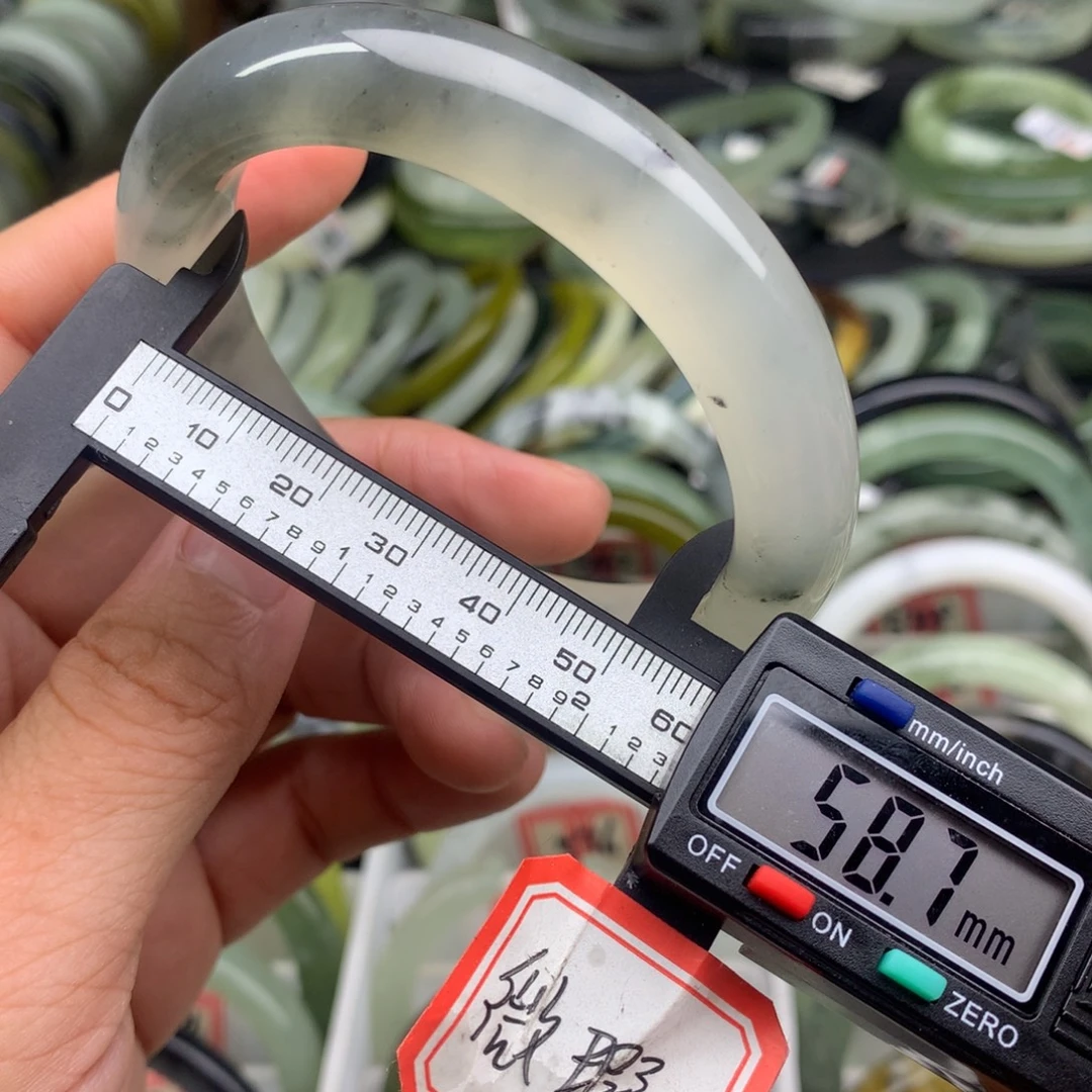蛇纹石玉未镶嵌手镯560