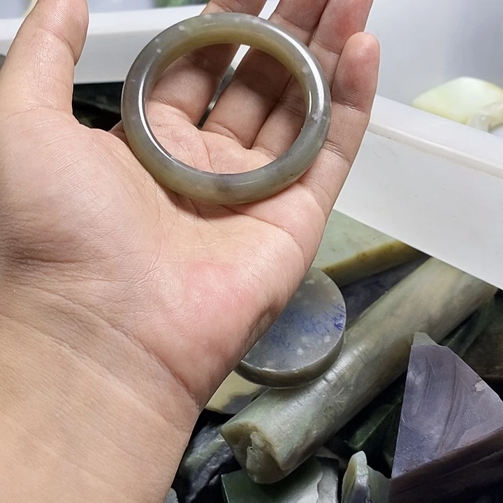 北***降未镶嵌和田玉（糖玉）珠宝半成品