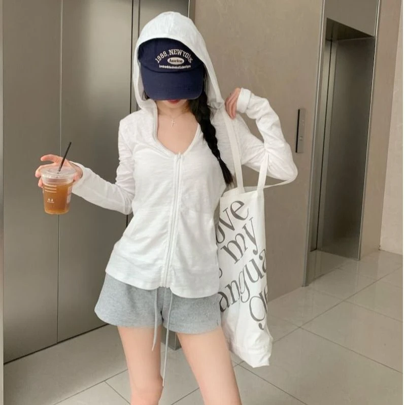 慵懒风运动套装白色连帽防晒长袖外套女夏季热裤休闲裤短裤两件套