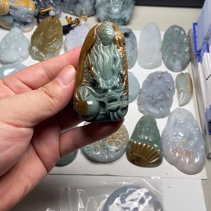 颈饰未镶嵌翡翠龙牌33