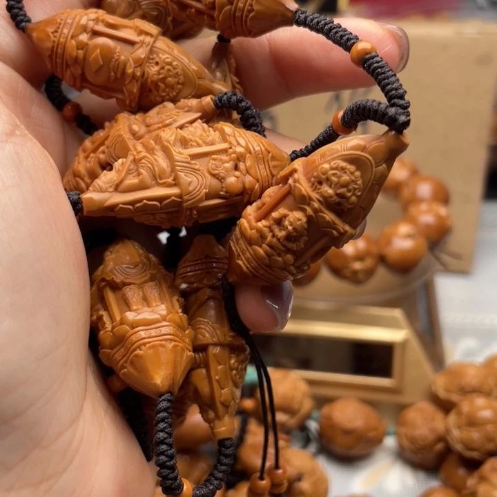 橄榄核手串雕刻艺术